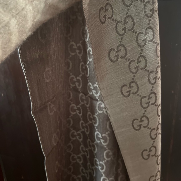 Gucci NWT silk & wool long GG shawls NEW, choose color when you buy - Picture 16 of 16